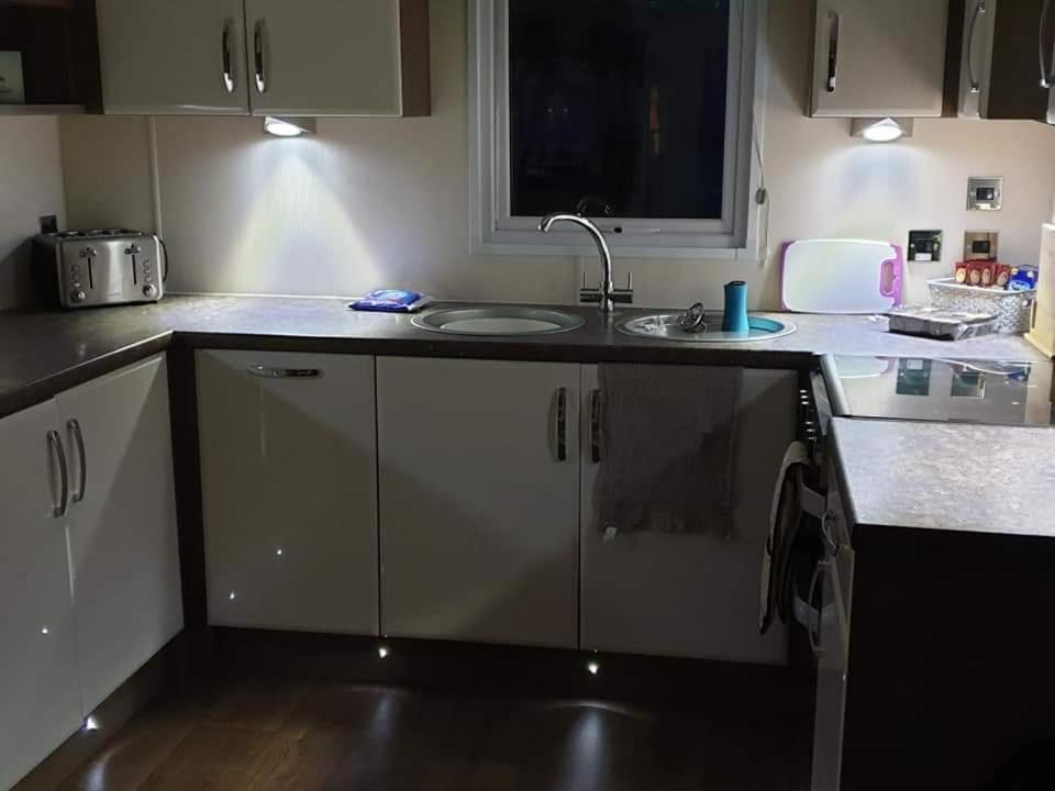 Privately Owned Stunning Caravan Seawick Holiday Park St Osyth Jaywick Sands Exterior photo