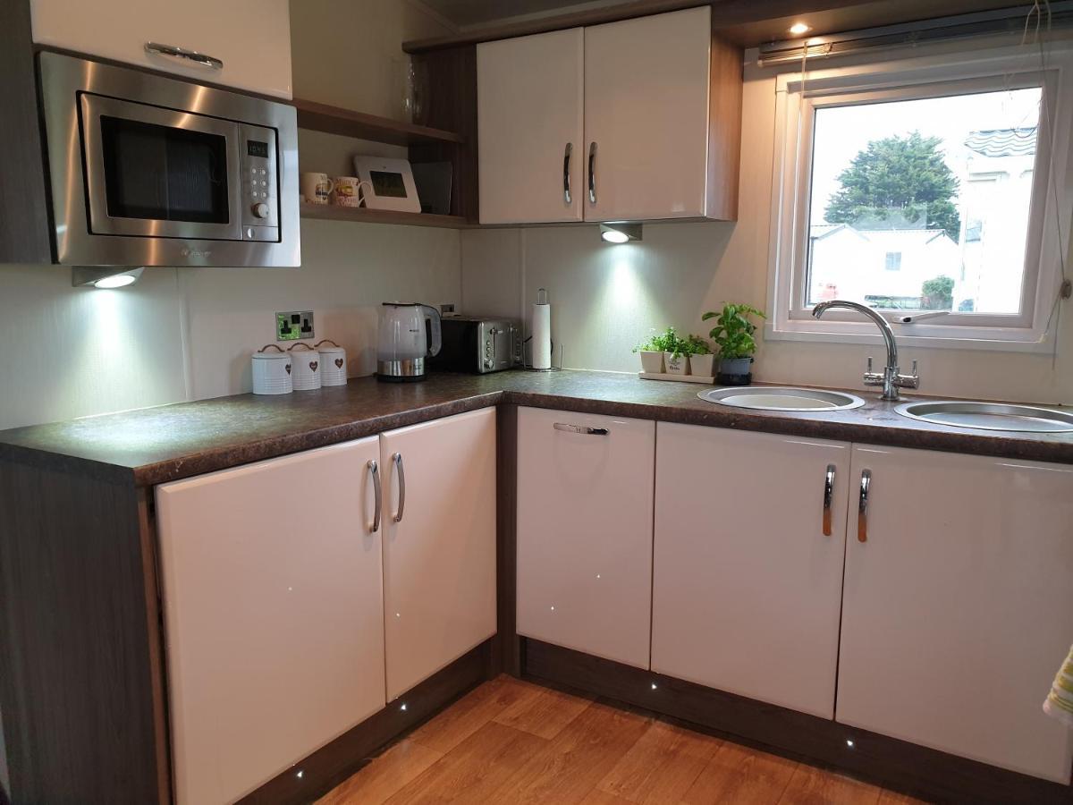 Privately Owned Stunning Caravan Seawick Holiday Park St Osyth Jaywick Sands Exterior photo