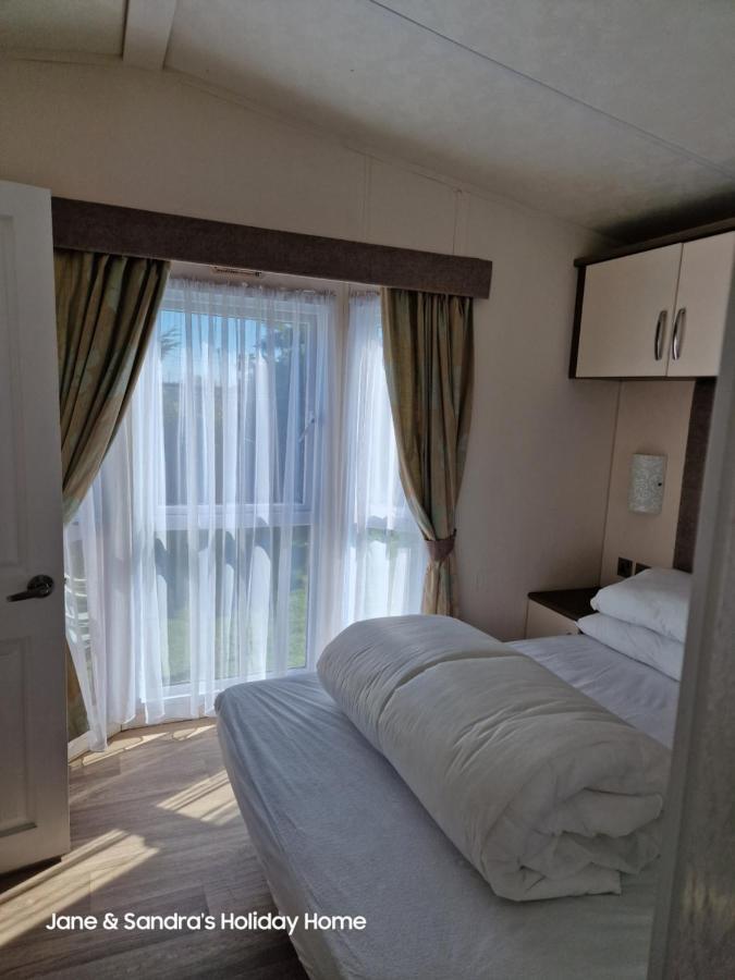 Privately Owned Stunning Caravan Seawick Holiday Park St Osyth Jaywick Sands Exterior photo