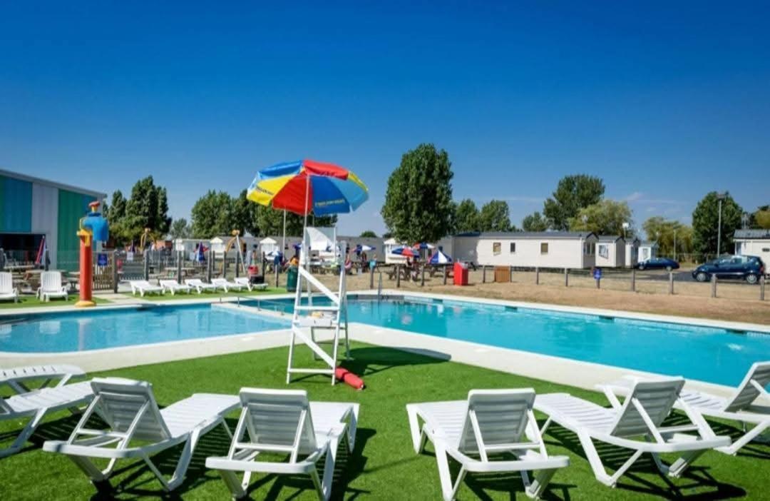 Privately Owned Stunning Caravan Seawick Holiday Park St Osyth Jaywick Sands Exterior photo
